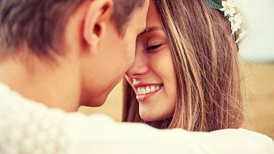 Retour d’affection rapide en 24h, rituel de retour d’affection, retour de l’être aimé prière Vous êtes amoureux de quelqu’un et ce n’est pas réciproque, vous ressentez des sentiments forts pour quelqu’un alors que ce dernier ne ressent rien en retour pour vous ou ne vous aime plus vous avez vécu des moments fascinants et forts avec votre compagne qui du jour au lendemain vous annonce qu’il ne vous aime plus vous avez vécu des années de vie de couple avec votre conjoint qui commence a ne plus s’intéresser à vous, à prendre ses distances à ne plus vous aimer, vous vous demandez ce qui ne va pas, vous êtes perdu et déprimez et vous ne savez pas quoi faire c’est simple contactez un professionnel en service occulte retour affectif retour affection médium : après un bref résumé de ce qui vous arrive il procédera à une consultation gratuite et vous fera le diagnostic de la situation et vous proposera en même temps la solution à votre problème il pourra faire selon le cas un rituel de retour affectif : un envoûtement d’amour par la magie blanche, c’est un rituel sans inconvénient, ni retombé, basé sur l’ordre naturel des choses pour attirer les sentiments de votre conjoint, les diriger vers vous et vous seul et par la même occasion par un rituel d’envoûtement de retour affectif retour affection puissant lié vos deux âmes pour toujours. Quels que soient les problèmes que vous avez je vous trouve solution. Qu’est-ce qu’un retour affectif ? Comme son nom l’indique, le retour affectif correspond à un rituel visant à faire revenir un être cher. Tout d’abord, sachez que ce rituel ne présente aucun danger, car il fait partie de la magie rouge, qui est une branche de la magie blanche. Je vais répondre aux questions que l’on me pose le plus souvent sur cette pratique. À qui s’adresse le retour affectif ? S’agit-il du même rituel pour faire revenir son ex, un ami, un enfant ou une autre personne ? Et comment choisir le bon rituel ? En effet, vous avez sans doute remarqué que de nombreux rituels de magie rouge ont une dénomination similaire : retour de l’être aimé, retour amoureux, magie blanche amour. De plus, tous ces termes possèdent leur propre rituel. Par conséquent, nous verrons que la différence concerne essentiellement la personne visée. Comment fonctionne le retour affectif ? Dans cette partie, je vous indiquerai qui est capable de faire un retour d’affection. Comment il procède, avec quelles informations et avec quels ingrédients il agit. Par ailleurs, je vous dévoilerai la période où doivent arriver les résultats et quels sont les signes précurseurs d’un retour affectif. Enfin, vous allez avoir la possibilité soit de faire vous-même ce rituel gratuit, soit de me le commander. Je vous invite à consulter les centaines d’avis positifs et de témoignages sur le retour affectif pour constater qu’il fonctionne vraiment. La différence concerne la personne à laquelle il s’adresse. En effet, le retour affectif (appelé aussi retour d’affection), consiste à faire revenir affectivement un être cher. Par conséquent, il s’agira d’un enfant, d’un ami, d’un parent ou d’une autre personne. Pour résumer, il n’y a pas de notion d’amour en termes de couple. On retiendra la notion d’affection. Le retour amoureux, quant à lui, et comme son nom l’indique, implique la notion d’amour. Il consiste à récupérer l’être aimé. Il vise à rétablir l’harmonie dans un couple, à retrouver l’amour son conjoint ou de son ex, d’une femme ou d’un homme, même d’un amant… Il est vrai que se tromper de terme ne présente aucun problème lorsque l’on fait appel à un Mage, car ce dernier exécutera obligatoirement le bon rituel. Toutefois, un novice n’aura aucun résultat s’il effectue un retour affectif en voulant récupérer son ex (ou, au contraire, s’il effectue un retour amoureux en souhaitant retrouver un ami). Son fonctionnement Seul le Mage, spécialiste de la magie blanche, est capable de pratiquer un retour d’affection puissant. Toutefois, un novice peut faire lui-même ce rituel disponible gratuitement sur ce site. Je précise qu’il ne s’agit pas d’un rituel professionnel, mais d’un rituel pour débutant. Par conséquent, il est simplifié et donc moins puissant. Pour qu’un retour affectif fonctionne, le Mage utilise un support. Il s’agit généralement d’une ou plusieurs photos des personnes concernées. Par ailleurs, certains utilisent d’autres informations et divers ingrédients. Par exemple, les dates de naissance, la date de la séparation, la durée de la relation et la distance séparant les deux personnes s’utilisent pour renforcer la puissance de l’envoûtement. En outre, certains rituels comportent quelque chose appartenant à la personne à faire revenir : un bijou, un cheveu, un ongle… Enfin, sachez qu’il est possible de travailler qu’avec la photo du demandant, à partir du moment où celle-ci est récente. Cela s’appelle « la méthode de d’Agde », il s’agit d’une figurine de cire qui remplace la photographie de la personne à faire revenir. Pour finir, le Mage décide du nombre de rituels à faire. En effet, il est possible de cumuler jusqu’à 3 rituels à la suite (un par soir). Cela dépendra de la situation, de la réceptivité des personnes et d’autres paramètres. Faire plus de 3 rituels ne sert généralement à rien, les résultats n’en seront pas meilleurs. La vérité sur le retour d’affection Je n’ouvrirai pas ici le débat visant à discréditer le travail des professionnels de la magie blanche. Il y en a de très bons, de moins bons, et d’autres qui ne devraient pas exercer, comme dans toutes les professions. Pour résumer : OUI, le retour affectif existe et il fonctionne réellement. Les centaines d’avis et de témoignages que vous trouverez sur mon site le prouvent. OUI, le résultat est durable. La personne retrouvée ne repart pas à la fin de l’envoûtement, ni après. Cependant, c’est au demandeur de faire en sorte que la relation perdure par la suite. NON, le retour affectif n’agit pas contre la volonté d’une personne. Mes travaux correspondent à de la magie blanche. Par conséquent, il s’agit de l’utilisation des énergies et du magnétisme que chacun de nous possède. Le magnétisme existe, c’est démontré depuis des années. Je m’en sers pour orienter une personne vers une autre, rien de plus. NON, la personne ne reste pas envoûtée, ni contrôlée, car il ne s’agit ni de vaudou, ni de magie noire. En combien de jours peut-on avoir un retour affectif ? Le résultat d’un retour affectif n’est jamais immédiat, quoi qu’en disent certains. En général, les résultats arrivent dans la période d’envoûtement Cette période commence à la fin du dernier rituel et se prolonge pendant 30 jours. Dans les meilleurs cas, lorsque les rituels sont effectués sérieusement et que l’envoûtement est assez puissant, il est possible de constater des résultats en quelques jours. Lorsqu’il y a eu réceptivité, les premiers signes positifs arrivent en moins de 15 jours. Il est alors possible de constater un retour dans les jours qui suivent. Néanmoins, il est rare de pouvoir constater un résultat au-delà de la période d’envoûtement. Comment savoir si un retour d’affection fonctionne ? Les résultats d’un retour affectif sont généralement progressifs. Toutefois, la personne envoûtée peut venir spontanément à vous, en quelques jours, sans aucun signe précurseur. Voici quelques signes indiquant qu’un retour d’affection fonctionne : Un premier contact par courrier, téléphonique, mail ou par SMS. Une envie de vous revoir physiquement (un rendez-vous au restaurant, au ciné, chez lui ou chez vous). Un changement dans son comportement, indiquant un rapprochement affectif ou amoureux (paroles, attitude, regard). Ces signaux positifs sont variables, car chaque personne réagit différemment à un retour d’affection. De plus, les résultats indiquant le bon fonctionnement d’un retour affectif dépendent fortement du rituel employé, de la manière dont il a été effectué et de la réceptivité de la personne. Un changement positif correspond à un signe de réceptivité. Dans ces conditions, si vous n’avez pas obtenu le résultat désiré, il est souvent possible d’effectuer un second rituel de magie rouge. Toutefois, il est important d’attendre la fin de la période d’envoûtement pour cela (les fameux 30 jours). Le retour affectif Comme nous l’avons vu précédemment, il est possible d’effectuer un rituel de retour affectif soi-même. En effet, vous trouverez sur ce site un rituel de retour affectif gratuit et efficace. Il vous suffira de vous procurer les ustensiles et les ingrédients nécessaires à sa réalisation (bougies, pierres, encens). Malgré tout, je vous conseille d’avoir un minimum de connaissance dans la pratique de la magie blanche avant de vous lancer. Ce n’est pas en effectuant qu’un seul rituel que vous pouvez espérer avoir tout de suite un résultat : c’est même très rare. Il ne faut pas oublier que la pratique de la magie blanche est un travail de longue haleine. Par conséquent, s’est en persévérant que vous obtiendrez le retour de l’être aimé. Un dernier conseil, si vous ne constatez aucun résultat avec un rituel, n’hésite pas à en faire des différents. Vous trouverez un autre rituel de retour affectif sur mon tout dernier site consacré à la magie blanche et qui propose désormais une boutique bien utile pour les débutants. Par ailleurs, voici un autre site spécialisé dans les rituels de magie blanche. Comment commander un retour affectif puissant et sérieux ? Je propose d’effectuer le retour affectif de magie blanche. Ma première étude est actuellement gratuite. Il s’agit de l’étude de faisabilité (pour savoir si un rituel est possible). Pour cela, il suffira de m’indiquer la situation actuelle ainsi que vos attentes. Généralement, je demande le prénom de la personne concernée et des photos récentes. Dans certains cas, je vous demanderai d’autres informations complémentaires. Par la suite, je reviendrai rapidement vers vous pour vous indiquer mes possibilités. Si le retour est faisable, alors mes rituels sont payants. J’insiste sur ce fait que je travaille gratuitement. En effet, élaborer un rituel de magie rouge demande du temps, de l’énergie et consomme des ingrédients.