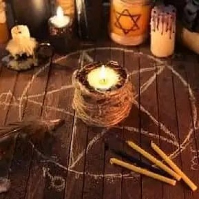 La vie n’est pas qu’une vallée de larmes, il existe des solutions. Augmentation du potentiel d’une entreprise, gains de parts de marché, retour d’une personne aimée, situation de couple désespérée, divorce, maléfices, amélioration de situation professionnelle, font parties des demandes que l’on présente au sorcier pour ses interventions de magie. En peu de mots, réagir pour ne pas subir. Doté de grands pouvoirs, le GRAND Voyant africain Vodoungno Medjo vous apporte son aide et son savoir faire pour vous aider à avoir une vie heureuse. Contactez le afin d’avoir la solution à vos problèmes d’amour, chance, richesse, protection et autres problèmes. Il réussit même pour les cas les plus délicats. Marabout Vodoungnon Medjo vous aidera aussi à régler les soucis surgis de vos précédentes expériences avec des mages ou des voyants sorciers vaudou marabouts, qui n’ont pas apporté le résultat espéré, ou qui ont empiré votre situation.